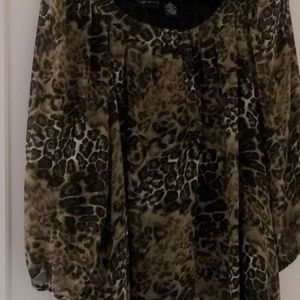 Animal Print women’s blouse with flowy sleeves, gently used